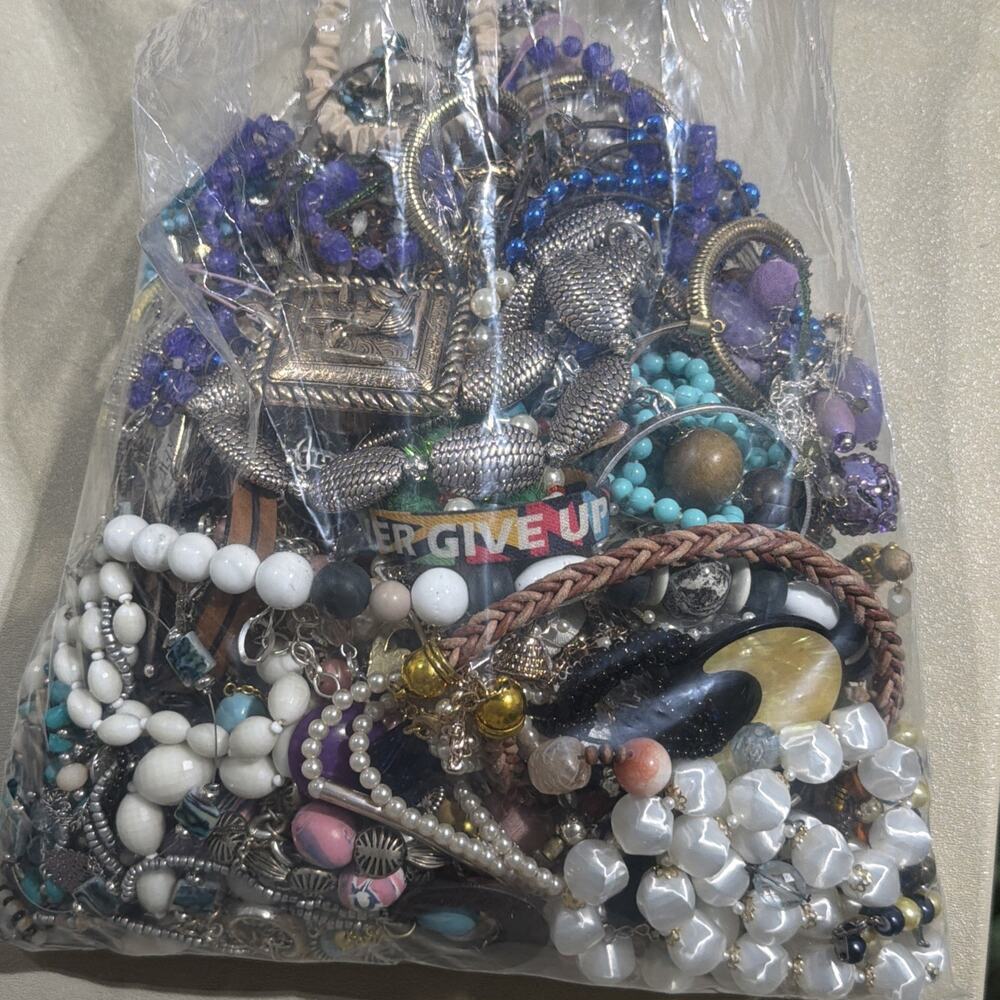 Jewelry Lot Craft Junk Harvest Wearable Mix 4 lbs - Picture 3 of 10
